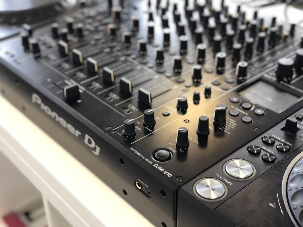 Pioneer DJM-V10 Review